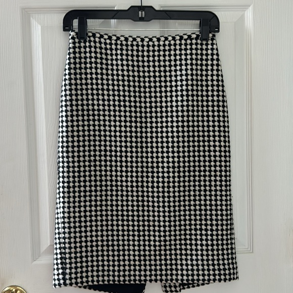 Ann Taylor Loft Skirt size 0 - Picture 2 of 5